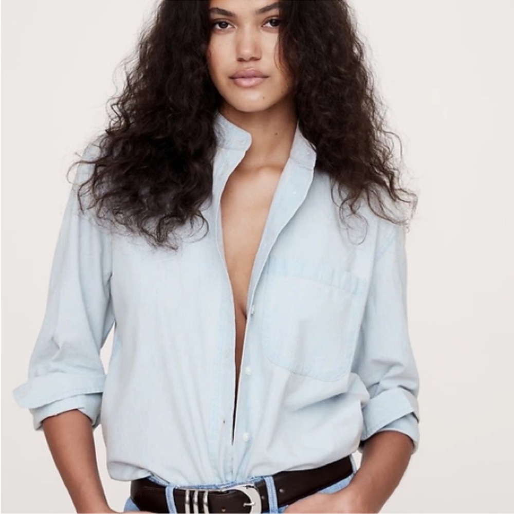 Banana Republic THE OVERSIZED BANDED-COLLAR DENIM SHIRT